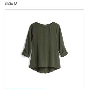 Back Button up 👀 lightweight 3/4 sleeve top